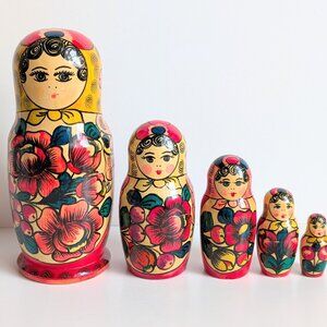 Russian Matryoshka Wooden Nesting Doll Hand Painted 5 Dolls 7.8"